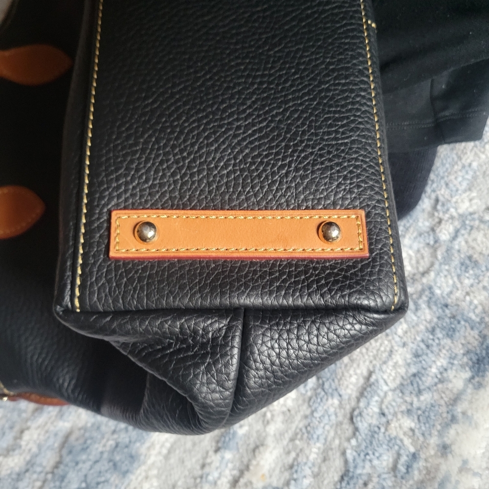 Dooney and Bourke Dillon handbag - Picture 9 of 9